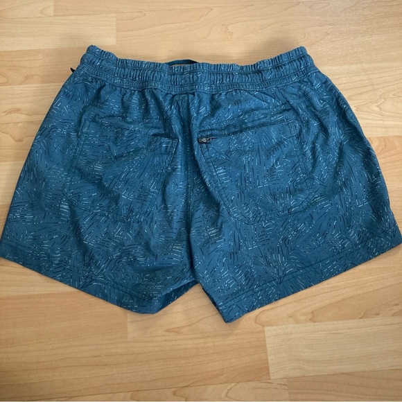 NWOT KUHL VANTAGE™ SHORT 4" women’s size small - Picture 3 of 5